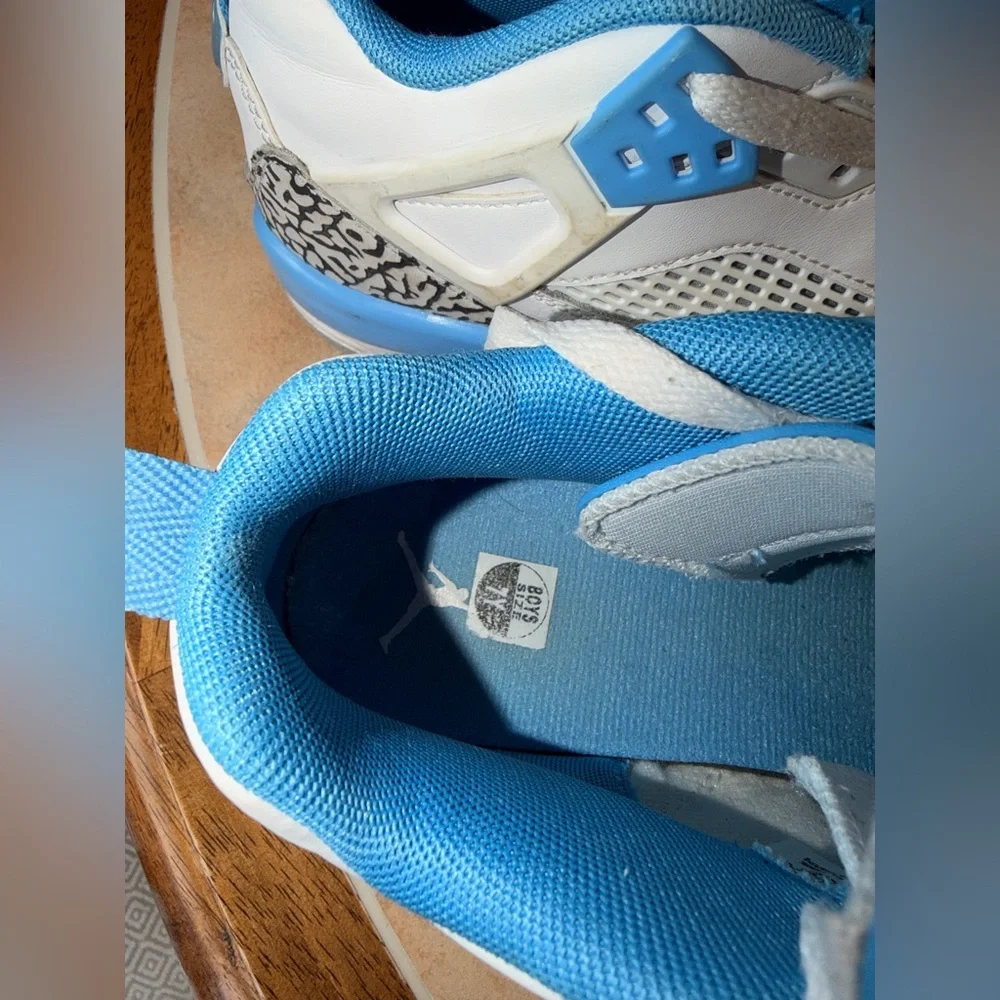 Nike Air Jordan Spizike White Blue Youth Size 7 EUC — Light Wear